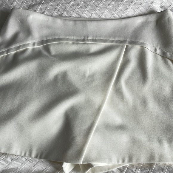 BCBG short in Med cream color. Barely worn. Stunning piece for day to night time - Picture 5 of 5